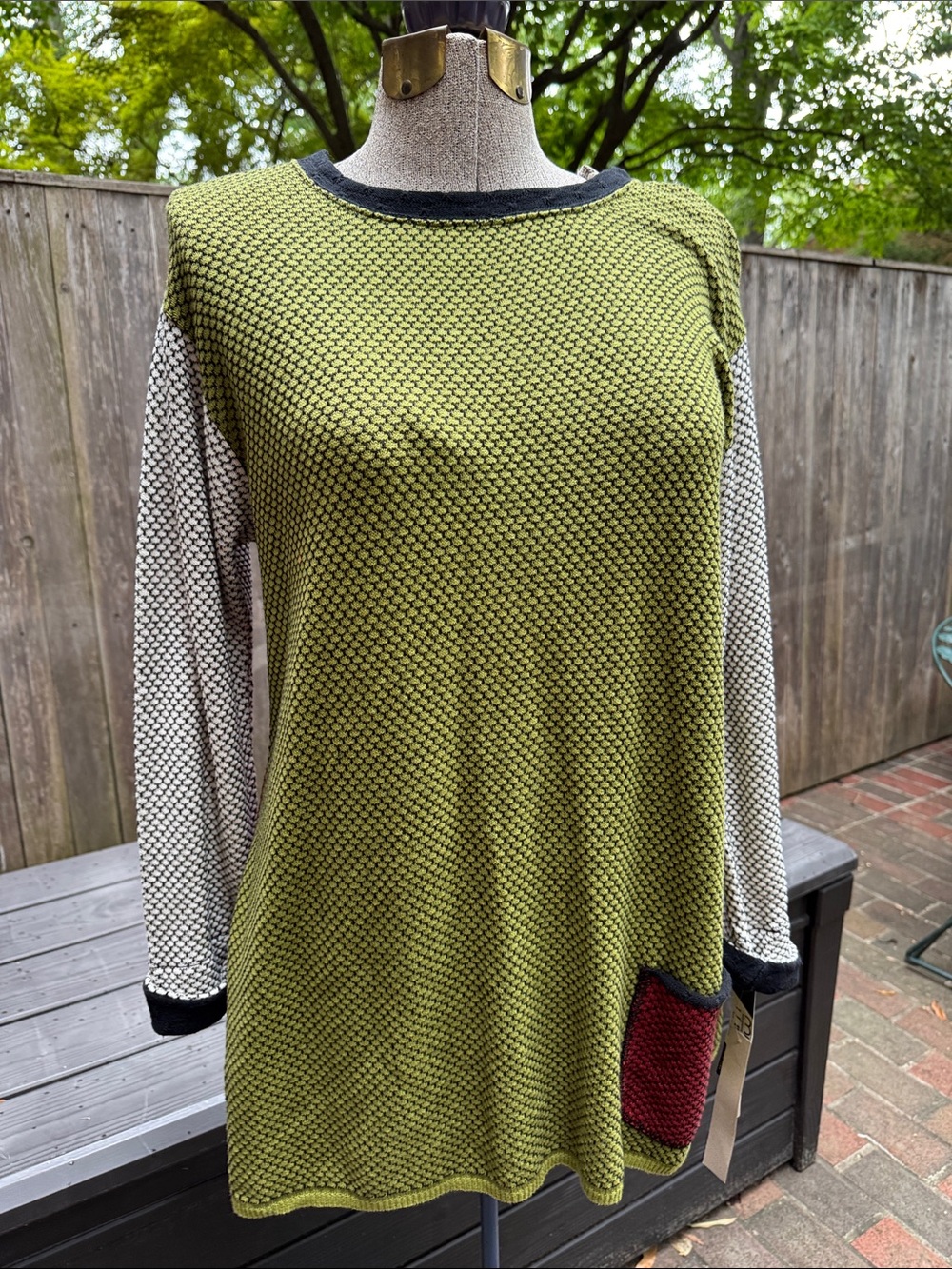 Olive Green & Wine RedTextured Knit Scoop-Neck Sweater with Contrast Sleeves